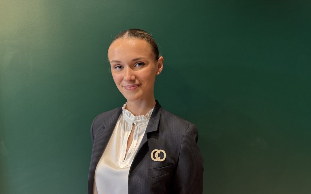 L’effet miroir : comment l’attitude de l’hôte/hôtesse influence  le comportement du visiteur ?